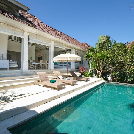 Villa Hally Bali อูงาซัน ภายนอก รูปภาพ